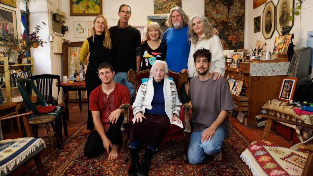 Painter Hannah Yachin and her family (Photo: Ziv Koren/Polaris) חנה יכין ומשפחתה