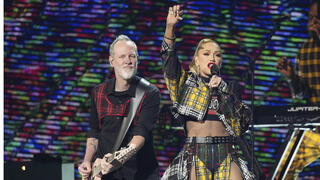 טום דומונט לצד גוון סטפני