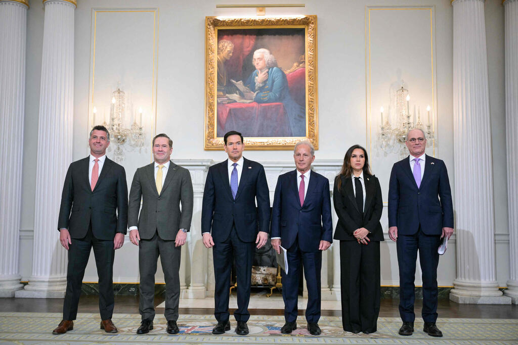 Previous round of Israel-Lebanon talks at the US State Department (Photo: Oliver Contreras / AFP) פגישת המשא ומתן בין שגרירת לבנון לשגריר ישראל בארה"ב