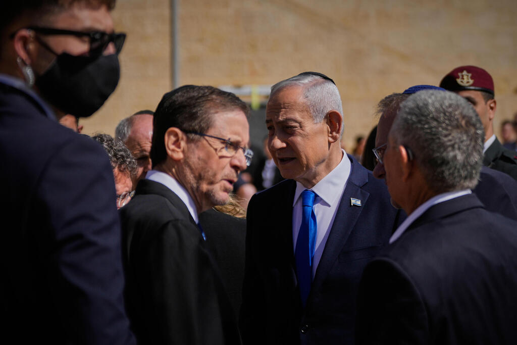 טקס הנחת הזרים ביד ושם