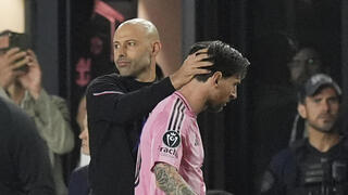 חאבייר מסצ'ראנו עם לאו מסי