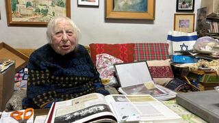 אלזה פריפס בביתה בירושלים