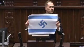 קונרד ברקוביץ' עם הדגל