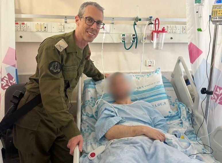 ד"ר א' שנפצע בלבנון וקצין רפואה ראשי תת-אלוף ד"ר זיוון אביעד-בר