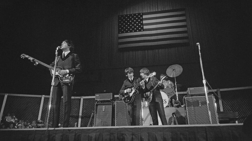The Beatles in the United States in 1964 (Photo: William Lovelace/Daily Express/Hulton Archive/Getty Images) הביטלס באמריקה, 1964