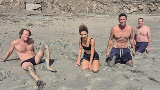 סודי, מתעתע וזוחלים בבוץ: המסע אל הבולען החם-קר