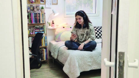 "כיום שטחו המינימלי של ממ"ד על פי חוק עומד על תשעה מ"ר ומשמש בשגרה כחדר לכל דבר"