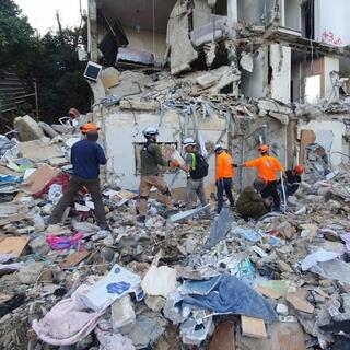 מתנדבי יחידת חילוץ והצלה באיתור ציוד אישי באזור חיפה