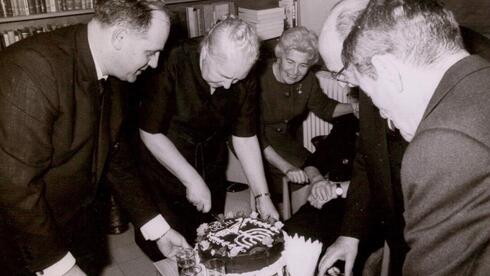 עוגה של הקונדיטור יעקב ליפשיץ