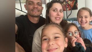 Игорь и Хен Пивневы с детьми 