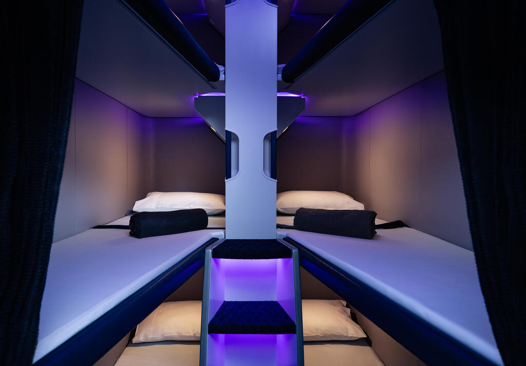 תאי שינה במחלקת תיירים 