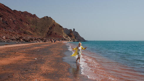 החוף האדום באי הורמוז