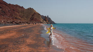 החוף האדום באי הורמוז