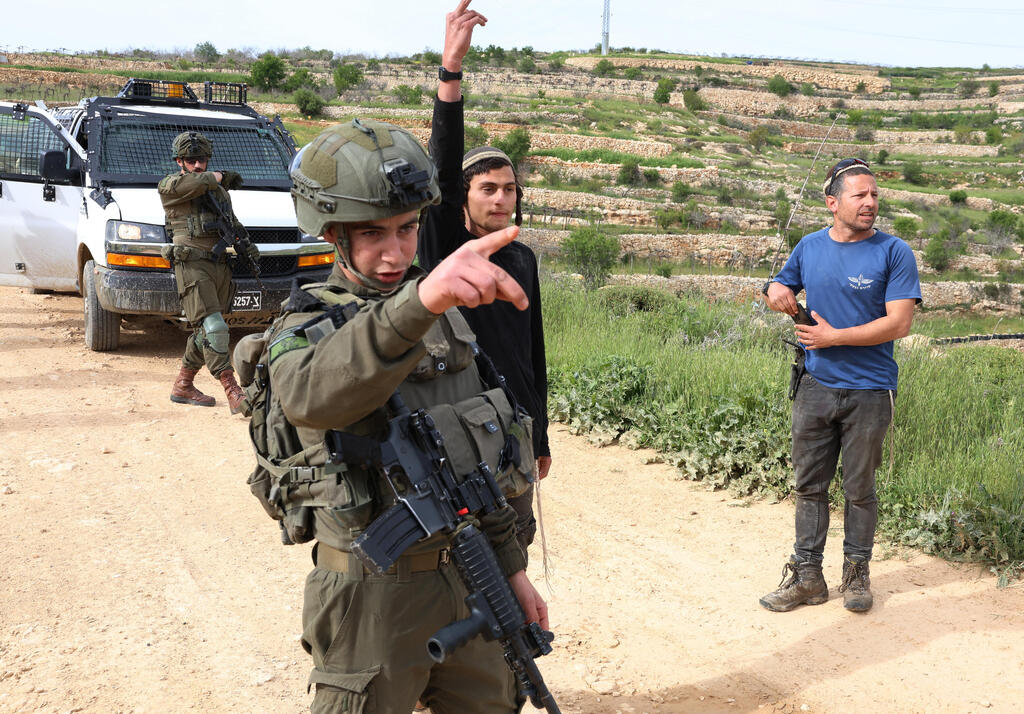 ליד חלחול, השבוע