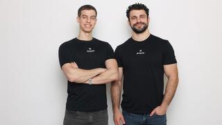 מימין לשמאל - דן שיבלר, סמנכל הטכנולוגיות ושחר הירשברג, מנכל ארמיס 