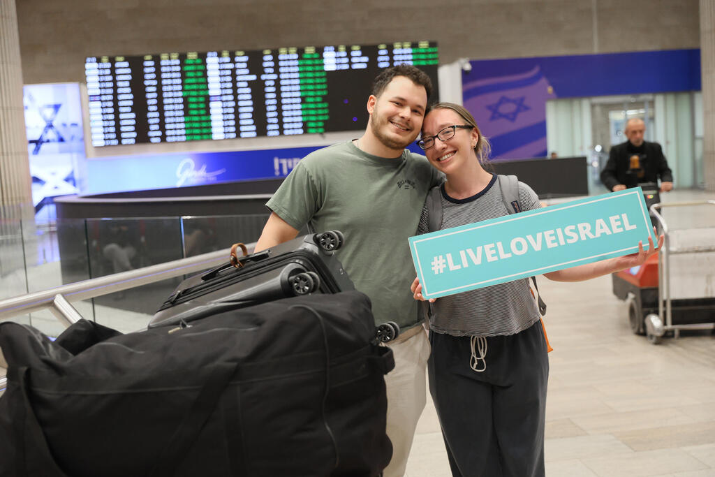 Nearly 50 new North American immigrants arrive in Israel before Independence Day