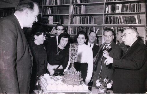 עוגות שהכין יעקב ליפשיץ בראשית ימיה של הכנסת