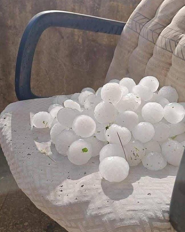 תיעוד הברד היום בבוקתעא ונזק למכונית