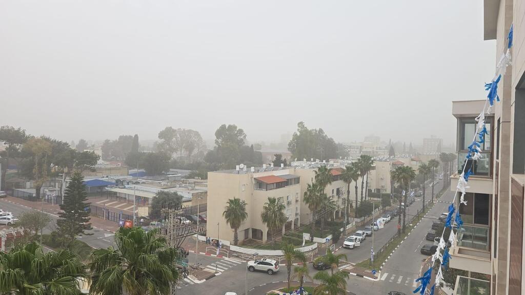 אובך כבד בשמי עכו