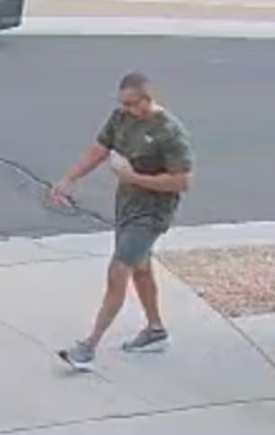 גרסייה כפי שנראה במצלמות האבטחה עוזב את ביתו