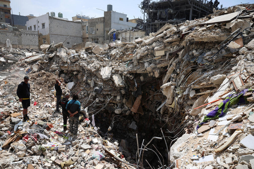 The rubble in the Tyre area 