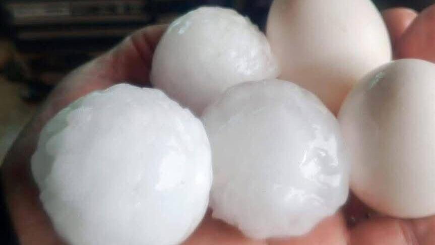 תיעוד הברד היום בבוקתעא ונזק למכונית