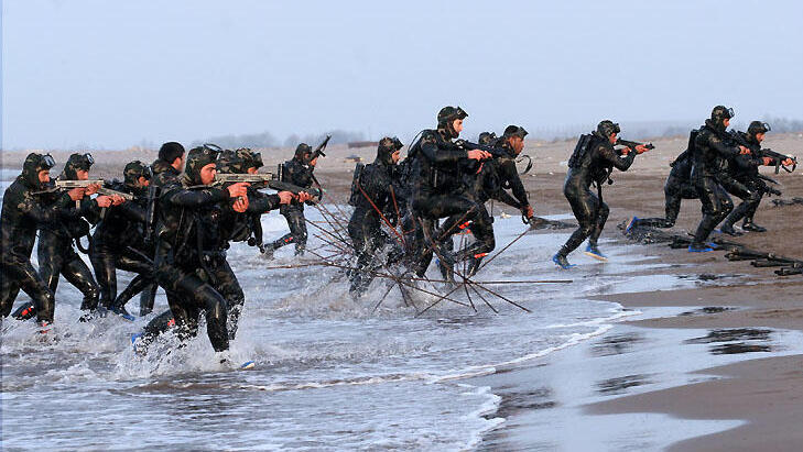 ארכיון 2015 תרגיל של הצי צי של משמרות המהפכה של איראן מכוח הקומנדו שלו ב מצר הורמוז המפרץ הפרסי