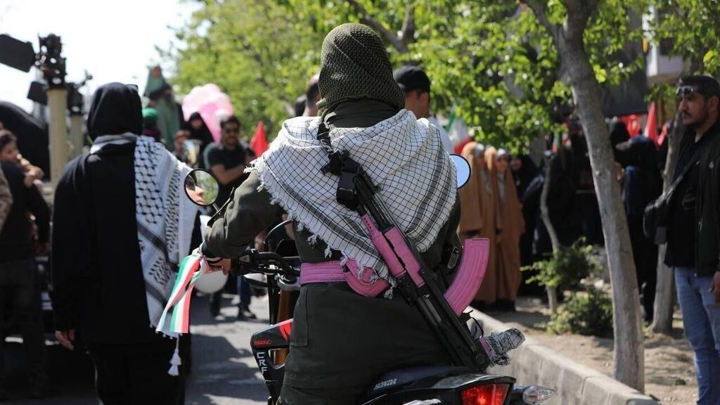 נשים איראניות בכינוס סולדריות למען מוג'תבא חמינאי