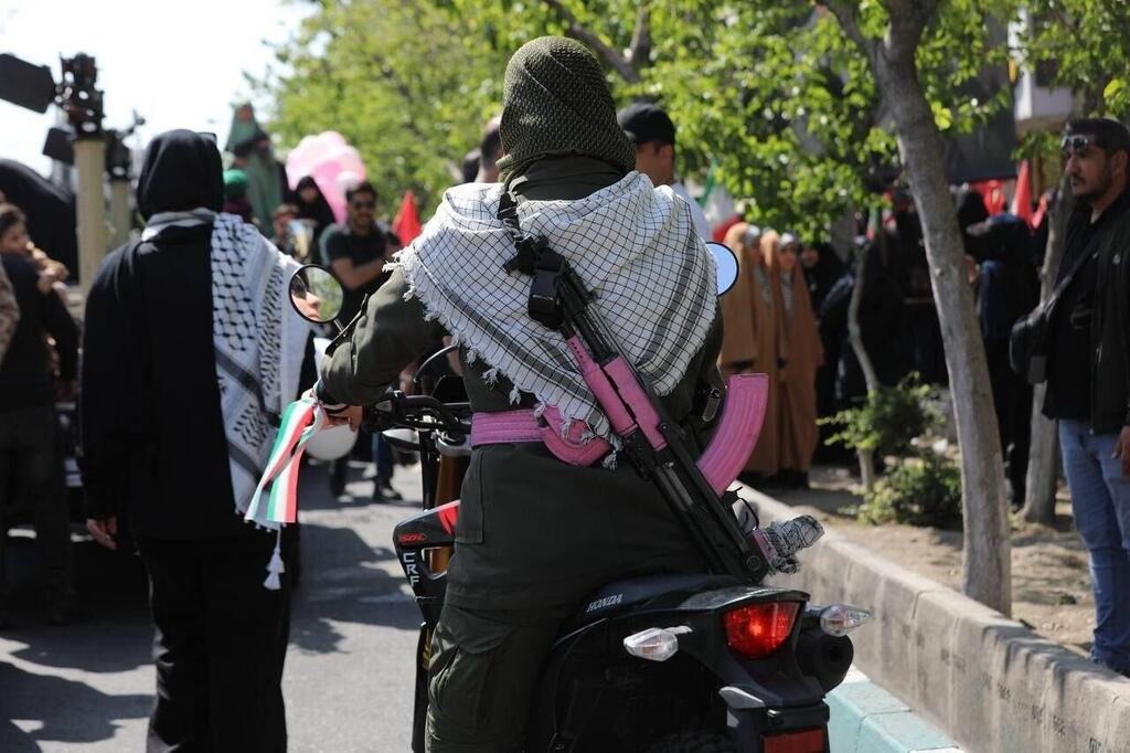 נשים איראניות בכינוס סולדריות למען מוג'תבא חמינאי