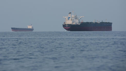 מכלית ספינה ליד האי קשם של איראן ב מצר הורמוז