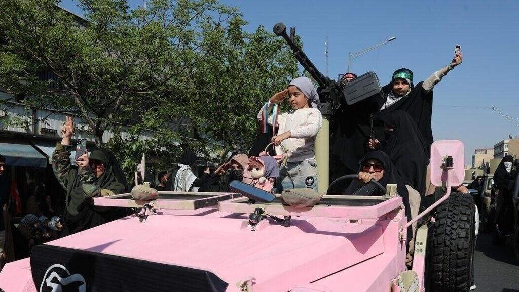 נשים איראניות בכינוס סולדריות למען מוג'תבא חמינאי