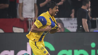 שחקן מכבי ת"א דור פרץ חוגג