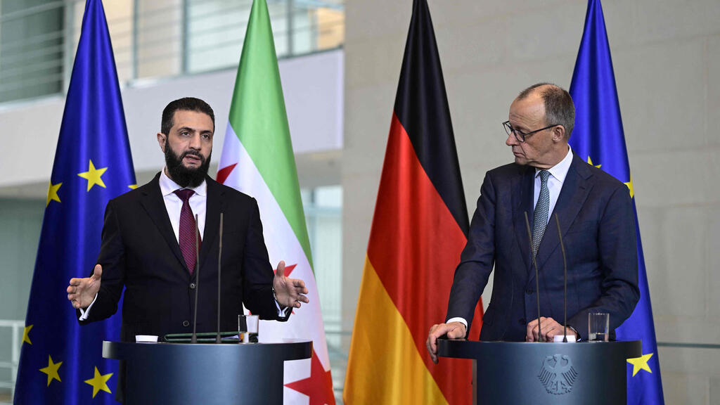 ארכיון 30.3 נשיא סוריה אחמד א שרע עם קנצלר גרמניה פרידריך מרץ ב ברלין