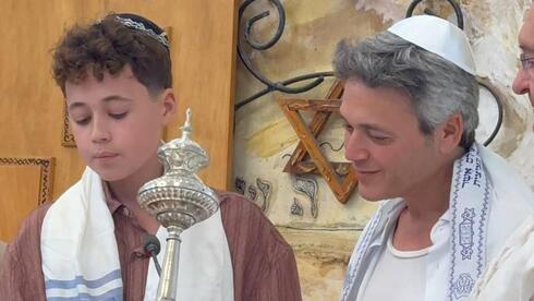   בר מצווה לני ארצי הבן של בן ארצי ואנדריאה שוורץ 