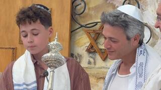   בר מצווה לני ארצי הבן של בן ארצי ואנדריאה שוורץ 