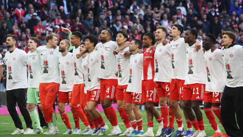 שחקני באיירן מינכן חוגגים אליפות