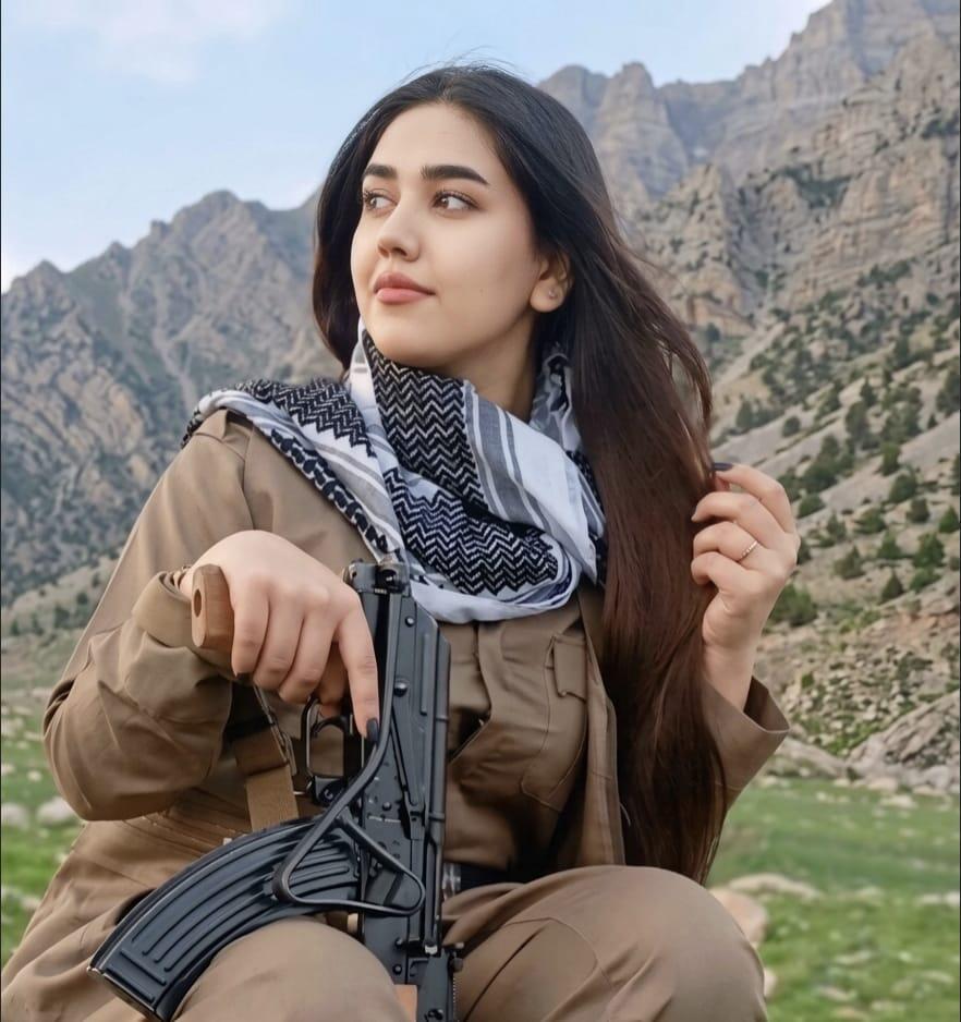 Ghazal Molan, the youngest female Peshmerga opposed to the Islamic Republic, had joined Kurdish armed opposition forces across the border at the age of 18 and died on Tuesday evening 