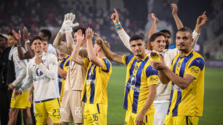 שחקני מכבי ת"א חוגגים