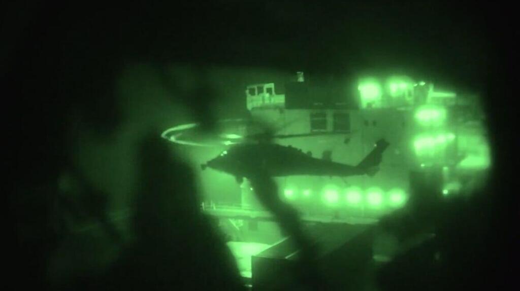 טהרן מאיימת "לנקום", המו"מ בסכנה | תיעוד: כך הנחתים השתלטו על הספינה האיראנית