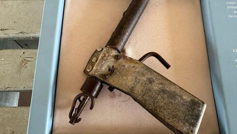 הנשק המאולתר שבנה עוזי אהרוני, ואיתו יצא למשימות הגנה על העמק