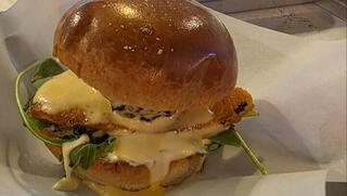 באזור תעשייה מנומנם מתחבא משהו אחר לגמרי