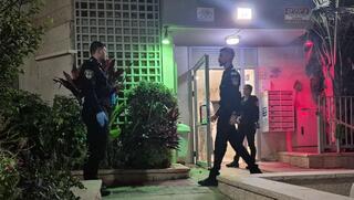 "הוא דקר אותנו": חשד - רצח את אשתו ופצע את בנה