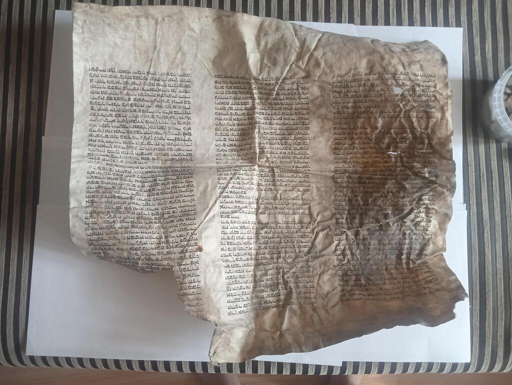 ספר התורה הוחבא על ידי משפחה יהודית