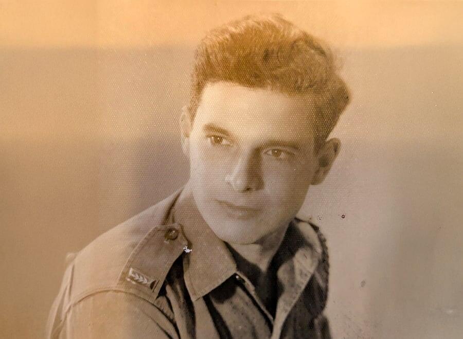 היה תלמיד מצטיין וקצין מצטיין. הר-אבן כקצין צעיר בחיל התותחנים 