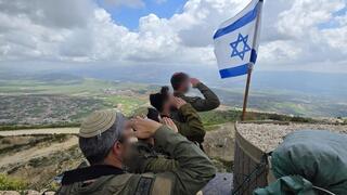 כוחות אוגדה 91 בדרום לבנון מצדיעים לדגל ישראל ביום הזיכרון