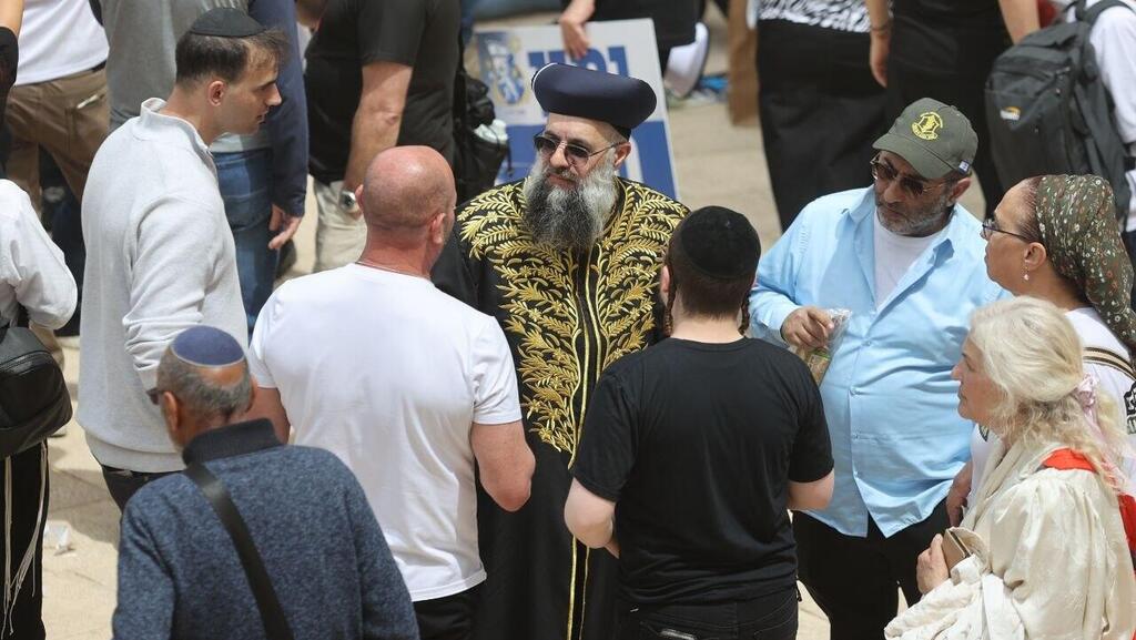 אייל ציונוב מתחזה של הרב דוד יוסף