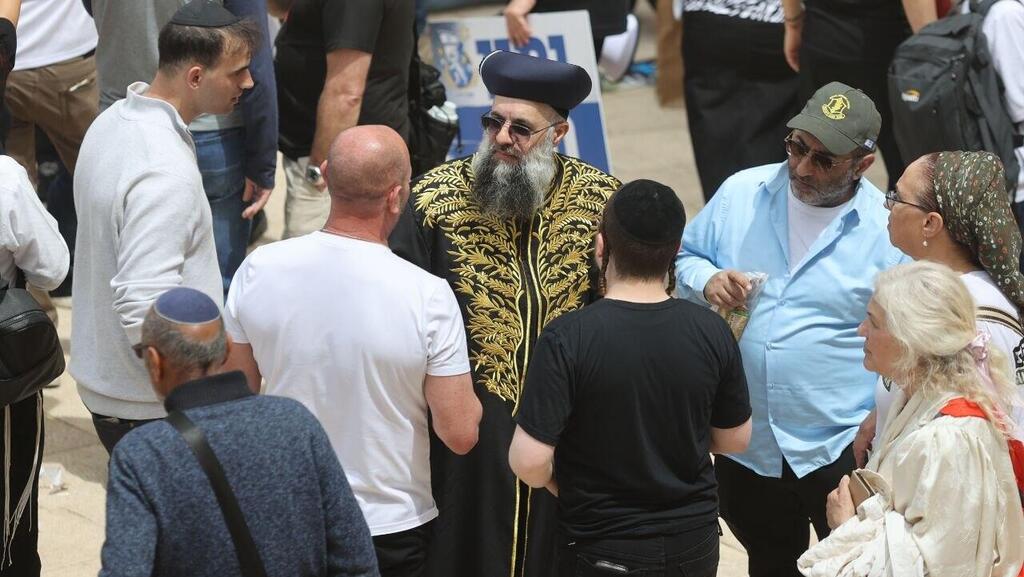 אייל ציונוב מתחזה של הרב דוד יוסף