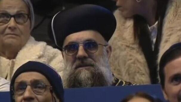 אייל ציונוב מתחזה של הרב דוד יוסף בטקס הדלקת המשואות בהר הרצל