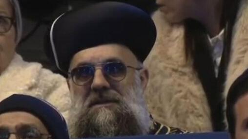 אייל ציונוב מתחזה של הרב דוד יוסף בטקס הדלקת המשואות בהר הרצל