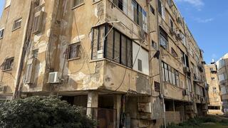 בניין ישן במרכז הארץ לפני התחדשות עירונית